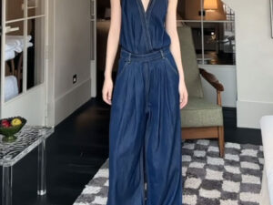 Fashionable Plus-Size Denim Overalls With Straps